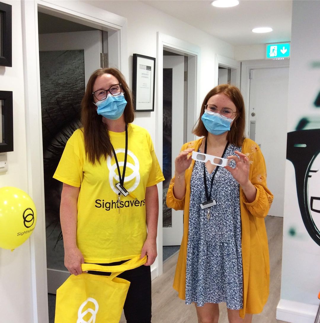 SightsaversIE's tweet photo. Thank you so much to all the amazing supporters who took part in #BrightforSight and helped give the gift of sight! Special thanks to our amazing title sponsor @An_Post_Ins and ambassador @KaneSinead. You can find more images of the day here: https://t.co/IKRo8OWDpH https://t.co/T2fgEI8g2J