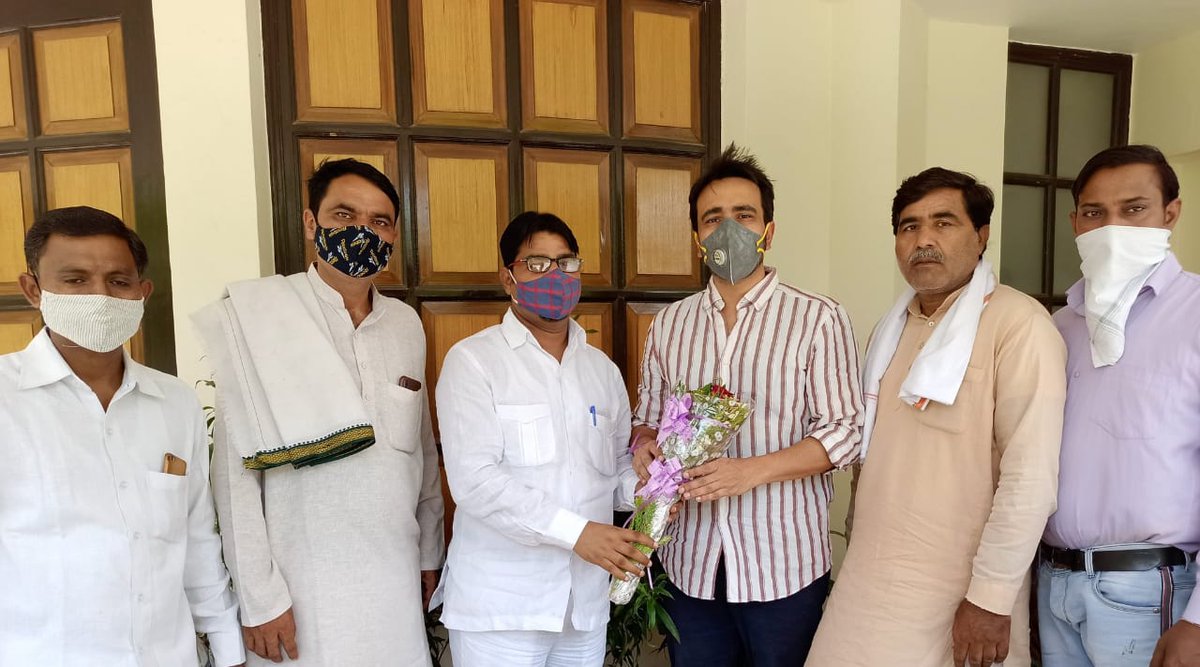 VikasSinghRLD's tweet photo. #मथुरा 
बहुजन समाज पार्टी के पूर्व मंडल कोर्डिनेटर और जिला प्रभारी वरुण वाल्मीकि जी @RLDparty के राष्ट्रीय अध्यक्ष माननीय चौधरी जयंत सिंह जी के समक्ष पार्टी में शामिल https://t.co/EBA6O1iJO3