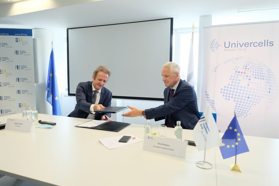 Today we provide European financing to boost innovative biotech company <a href="/Univercells_sa/">Univercells</a> in deploying its COVID-19 vaccine manufacturing facility. Very pleased to sign with <a href="/BultotH/">Hugues Bultot</a> and <a href="/IreneNorstedt/">Irene Norstedt</a> a €30 million loan. #Horizon2020