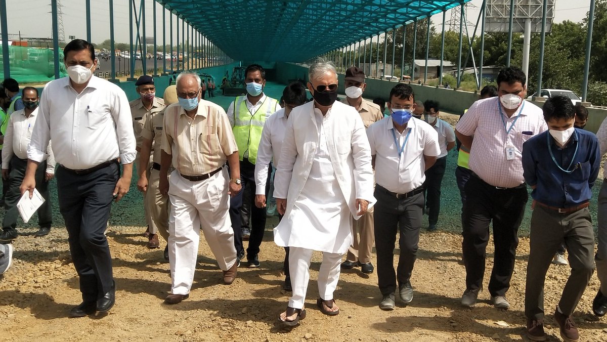 गुरुग्राम के सिरहोल बॉर्डर स्थित एंबिएंस अंडरपास का एन.एच.ए.आई. अधिकारियों के साथ निरीक्षण किया और अधिकारियों को निर्देश दिया कि कार्य को 31 जुलाई तक पूरा किया जाए।