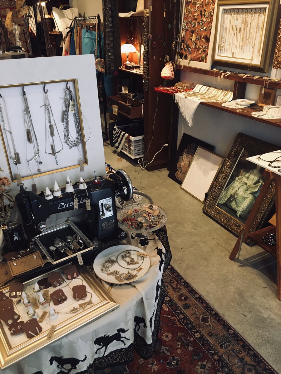 生憎の天気ですが本日もご来店お待ちしております！

OM accessories &amp; clothes
〒460-0011
名古屋市中区大須3-22-22
・
・
・
・
・
・
・
・
#om #fashion #accessories #nagoya #osu #アクセサリー #古着 #大須 #ヴィンテージ #ジュエリー  #一点物アクセサリー #大須古着屋 #名古屋古着屋 #used