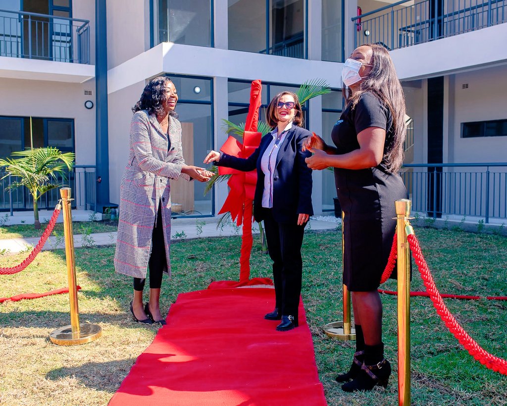 kvgroyalty's tweet photo. These are the best days of my Life😭😭😭🙏 Grateful heart... A girl like me becoming a Home owner...What's stopping you? Go get yours my guy,it can be done👏👏👏

@WestPropZim https://t.co/Vygj7Z4dP0