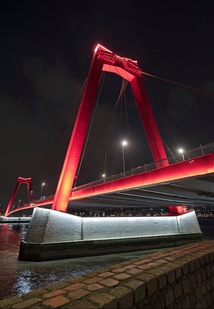 #Willemsbrug
1 juli 2021, 40 jaar!

Film van de bouw: m.youtube.com/watch?v=iS5lmd…

Boek van de renovatie: indd.adobe.com/view/63e35893-…

Foto gemeente Rotterdam | Levien Willemse