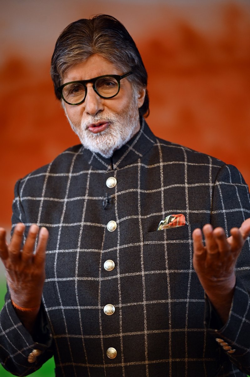 SrBachchan's tweet photo. T 3953 - 
On International Doctors Day .. salutations and great pride for the Doctors of India, IMA who have fought and continue the fight against this dreaded virus, selflessly at great personal risk .. in the service of the Country and humanity https://t.co/ubUHAUSk1C