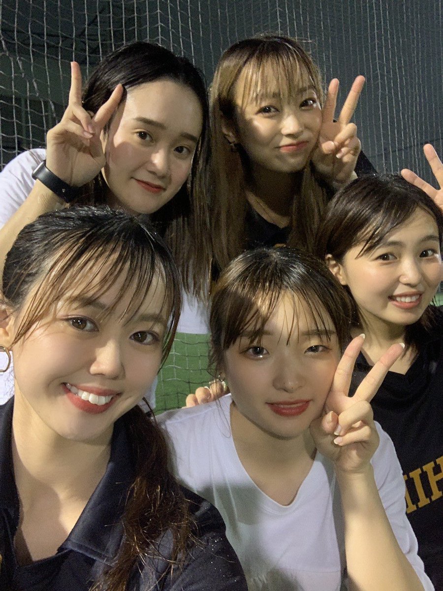 obirin_nothing's tweet photo. こんにちは！nothingです🌈
昨日、幹部が代わって初めての活動をしました！⚽️
久しぶりの練習！雨の中でしたが体験生がたくさん来てくれました😆✨

次の活動はBBQ！🍖また詳細ツイートします🎶
#nothing #フットサルサークル https://t.co/ZkStaGwp8T