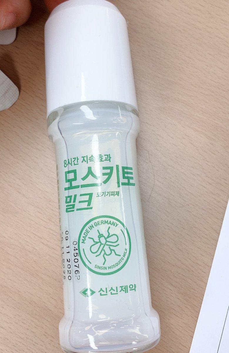 staradius226's tweet photo. 물리기 전에는 이것을 추천합니도 저는 매년 누구보다 모기를 빠르게 만나고..세명이서 한 방에서 자면 혼자 모기 때문에 새벽 내내 깨는 그런.. 모기가 사랑하는 사람인데용.. 지난주 하루종일 풀밭에 내던져진 야외 페벌에서 단 한방도 안 물렸어잉 https://t.co/Bhn0XjnipG