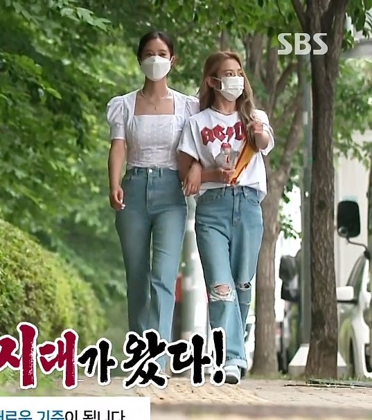 HYOYEON_Updates's tweet image. [SCHEDULES] Update Hyoyeon schedules for JULY 2021

7th - SBS Baek Jong Won&apos;s Alley Restaurant (with Yuri) at 10.40 PM KST 

16th - Cosmopolitan Korea x TikTok Sunfull Campaign #ZoomInterview 
at 5PM KST 

#Hyoyeon #HYO #효연