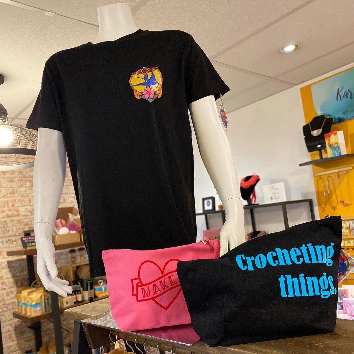 DandyIntrovert's tweet image. We still love our sweatshirt collection but for now (if the sunshine stays) it’s all about our new tees! I’ve kept the choice of colours super simple and added some classic and new Dandy designs to them. Available in store now at @ISWAS15 in #Grimsby #summer