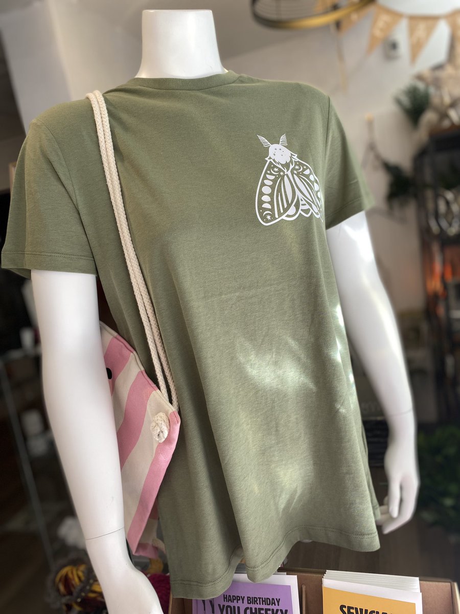 DandyIntrovert's tweet image. We still love our sweatshirt collection but for now (if the sunshine stays) it’s all about our new tees! I’ve kept the choice of colours super simple and added some classic and new Dandy designs to them. Available in store now at @ISWAS15 in #Grimsby #summer