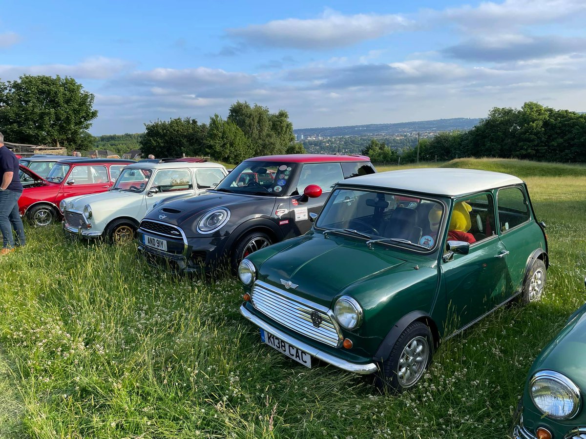 acespeed72's tweet photo. Yorkshire Area Mini Cooper Register Meeting at The Farm...Show and Shine Pizza Night...#ace #acespeed #motul #sarahcrabtree #withammotorsport #markrobinson #mini #minicooperregister #britishminiclub #mikebrewer #frankie #jaffacake #PapaJohn #pizza #classicmini #minicooper #cooper https://t.co/N6s5L23YfY