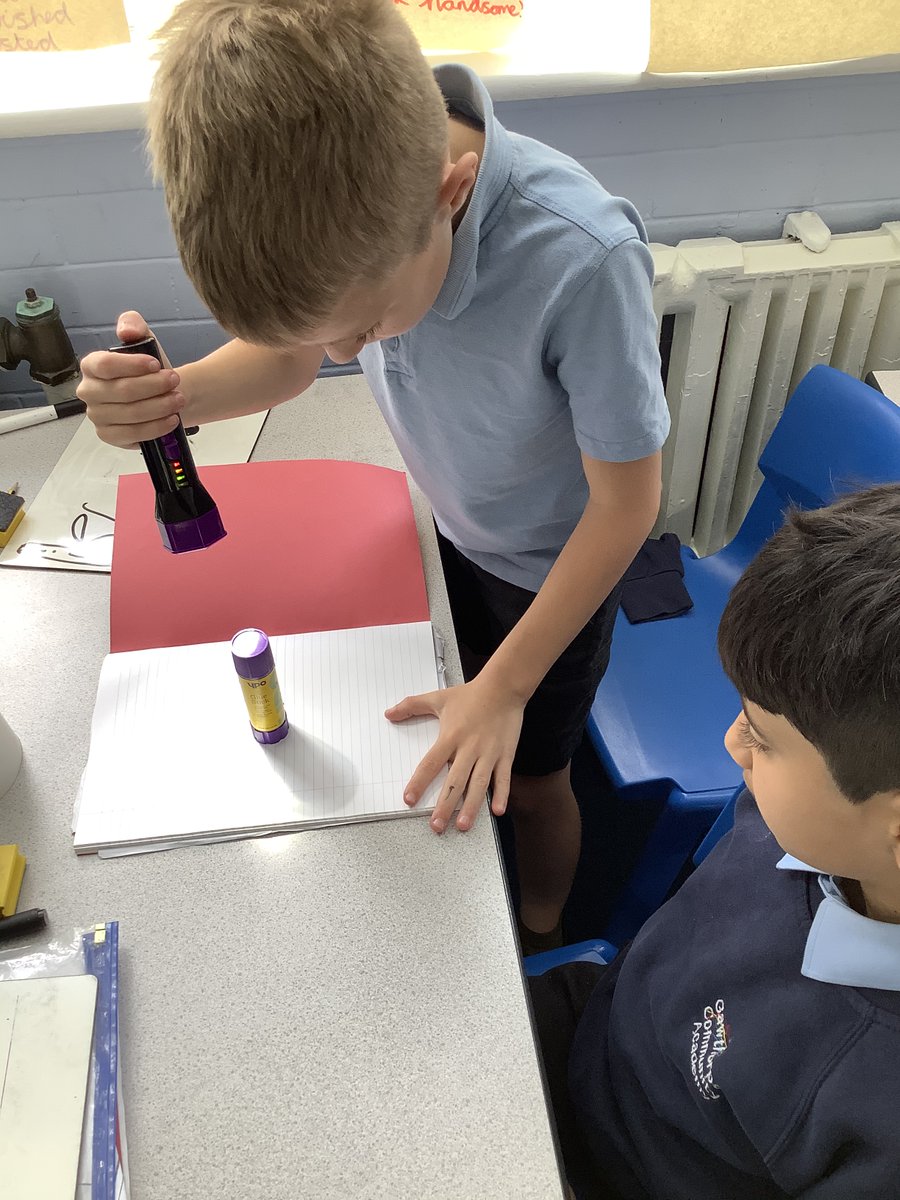 IPMATGawthorpe's tweet photo. Year 3 have been learning to understand the science behind shadows. They used torched to replicate the position of the sun in the sky to see how this woukd effect a shadow. They then moved onto crating some shadow art. #GCAYear3 https://t.co/1oBETIP8yb