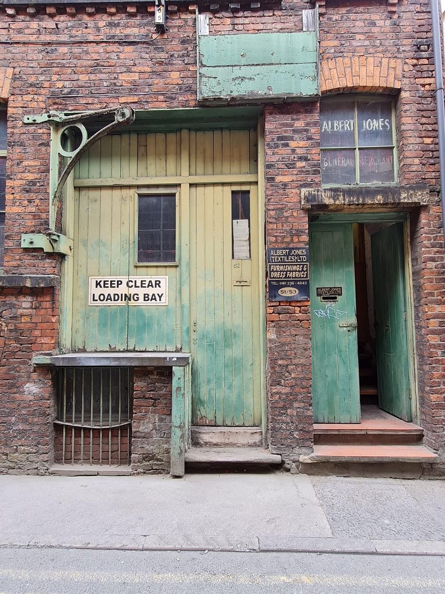 A bit of Old Manchester on Richmond Street of 
Albert Jones Textiles 🪡 

📷: Christopher Roman #ThrowbackThursday