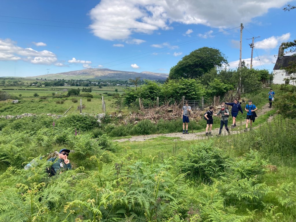 MyddeltonColl's tweet photo. The Year 11’s set off on their DofE Silver Assessment from Criccieth under blue skies with a beautiful forecast ahead 🌊⛰🗺🏴󠁧󠁢󠁷󠁬󠁳󠁿 @dofewales #dofewithadifference #expedition #eryri https://t.co/X9cqjqijcT