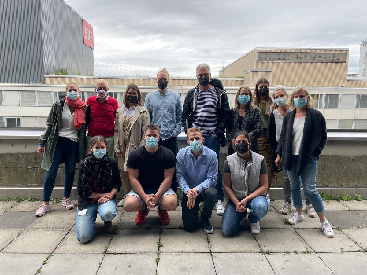 SandroBrotz's tweet photo. Von den Besten lernen. Danke, lieber #KurtAeschbacher, für die konstruktiv-kritisch-kollegiale Analyse an der #srfarena. Wir sind im Sommerprogramm, arbeiten aber hinter den Kulissen an Ideen für die Zukunft. ^bro #teamwork #teamsrf https://t.co/Ii00NRf5Kq