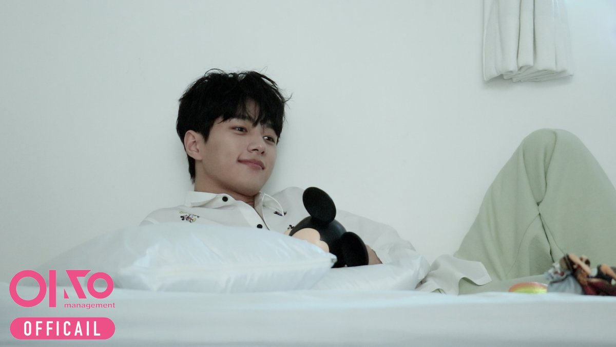 KIMMYUNGSOO_1's tweet photo. 묭묭 Tube📽

명수의 포토북 촬영 현장 VOL.2📽 | KIM MYUNG SOO | MYONGMYONG TUBE

👉 https://t.co/W32i82Qmj0

#김명수 #KIMMYUNGSOO
#엘 #L
#묭묭튜브 #MYONGMYONGTUBE
#매니지먼트이상
#management2sang https://t.co/jGwUYk8ccI