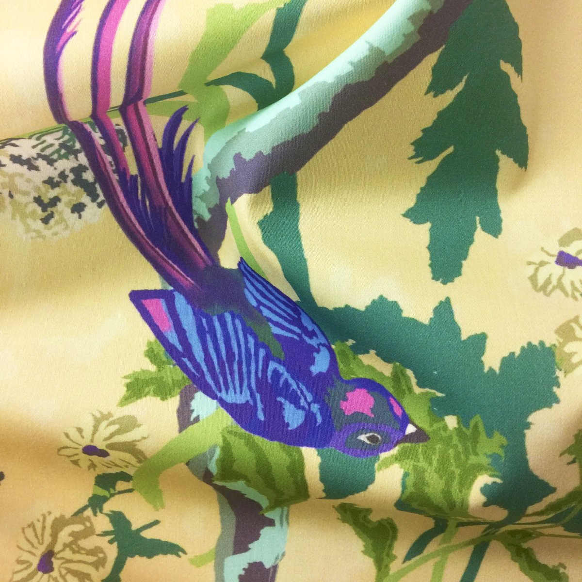 prinfab's tweet image. 🐦 This sophisticated print design has been cleverly created using bright pops of colour and digitally designed artwork. Thank you Robyn for letting us share a photo of your beautiful print on our Fine Warp Satin 172gsm. 💜

#digitalartwork #digitalprint #surfacetexture #pattern