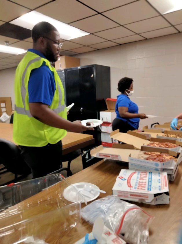 Dallas Hub Division Twilight! FLS Appreciation week! Ft Supervisors fed their FLS on Day 3 ! FLS you are truly appreciate and we want you to know that!! <a href="/lathearon/">Thero Reed</a> <a href="/CliffMcClain4/">Cliff McClain</a> <a href="/dallas_hub/">Dallas Hub</a>