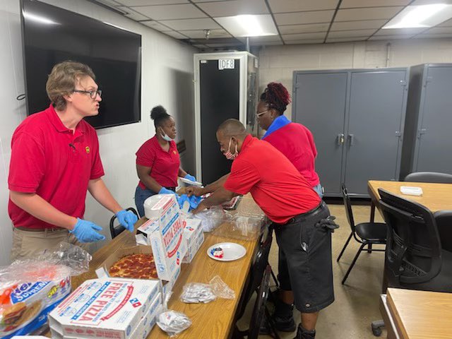 Dallas Hub Division Twilight! FLS Appreciation week…. Sort Manager Aaron Knight with Training Team. Thank you for all you do!! <a href="/lathearon/">Thero Reed</a> <a href="/CliffMcClain4/">Cliff McClain</a> <a href="/dallas_hub/">Dallas Hub</a>