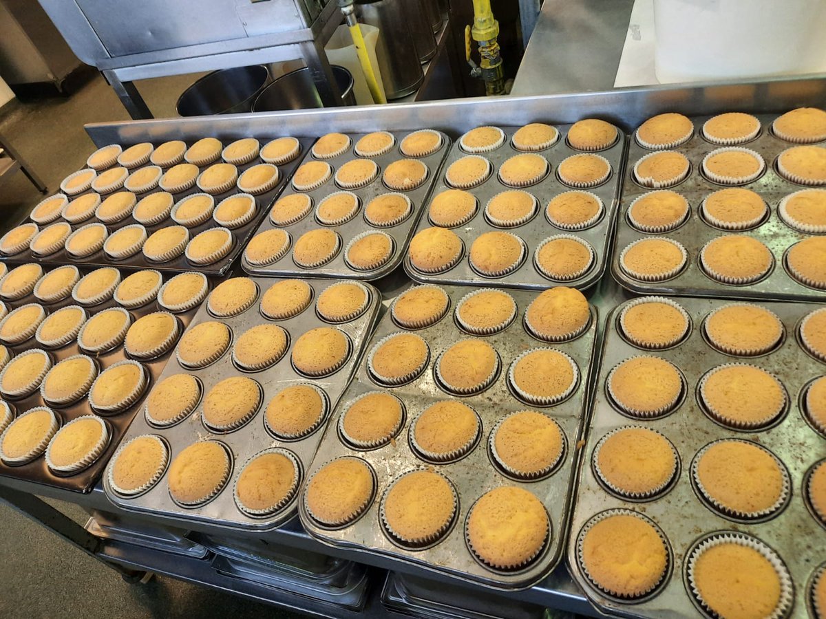 DeborahCullen14's tweet photo. Chef Liz had an early start getting these delicious cupcakes ready for staff #pride2020 #hospitalchefs #passionforcooking https://t.co/JCGQgkRm5K