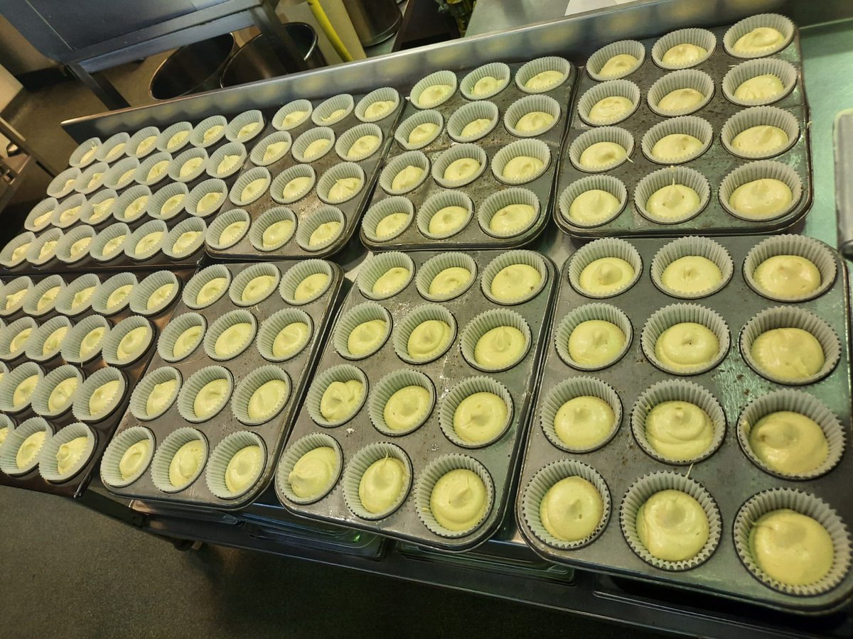 DeborahCullen14's tweet photo. Chef Liz had an early start getting these delicious cupcakes ready for staff #pride2020 #hospitalchefs #passionforcooking https://t.co/JCGQgkRm5K