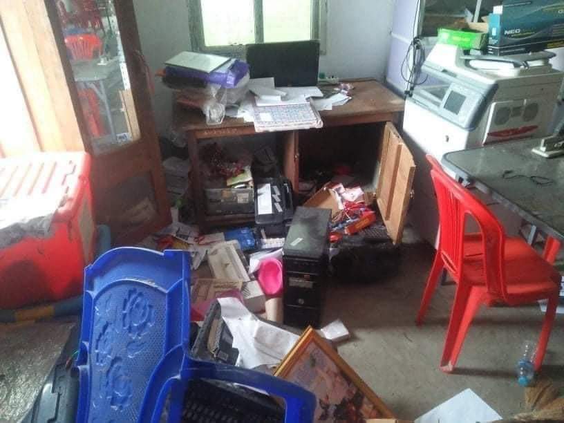 Hedda77609394's tweet photo. On June 30, in #Kangyidaunt Township, Ayeyarwady Division, Junta terrorists stormed the NLD office, destroyed property and stole some items.
#July1Coup
#WhatsHappeningInMyanmar
#MilkTeaAlliance https://t.co/TSJ9o5VYgt