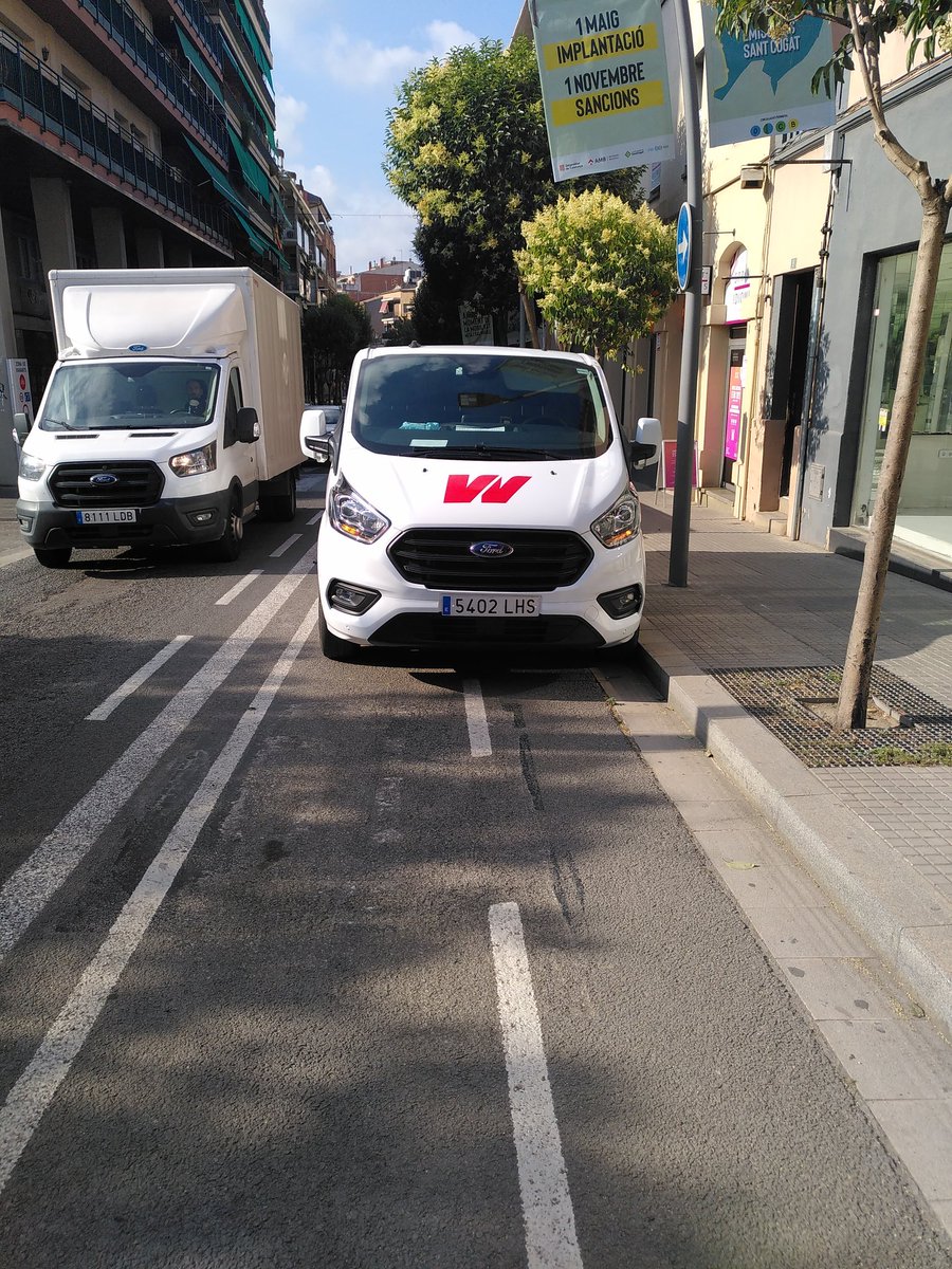 La #mobilitatsostenible a <a href="/ajsantcugat/">Aj. Sant Cugat</a> #greenwashing
<a href="/FrancescCarol/">Francesc Carol</a> quina és la teva feina? El protocol com està?
<a href="/mireiaingla/">Mireia Ingla Mas</a>, ho trobes normal? I legal? I cívic? Que fas x evitar-ho?
<a href="/JoseGallardoSTQ/">José Gallardo</a> + Carrils 🚲 i #mobilitatsostenible i - fum
<a href="/mrw_es/">MRW España</a> #respecte pels carrils 🚲