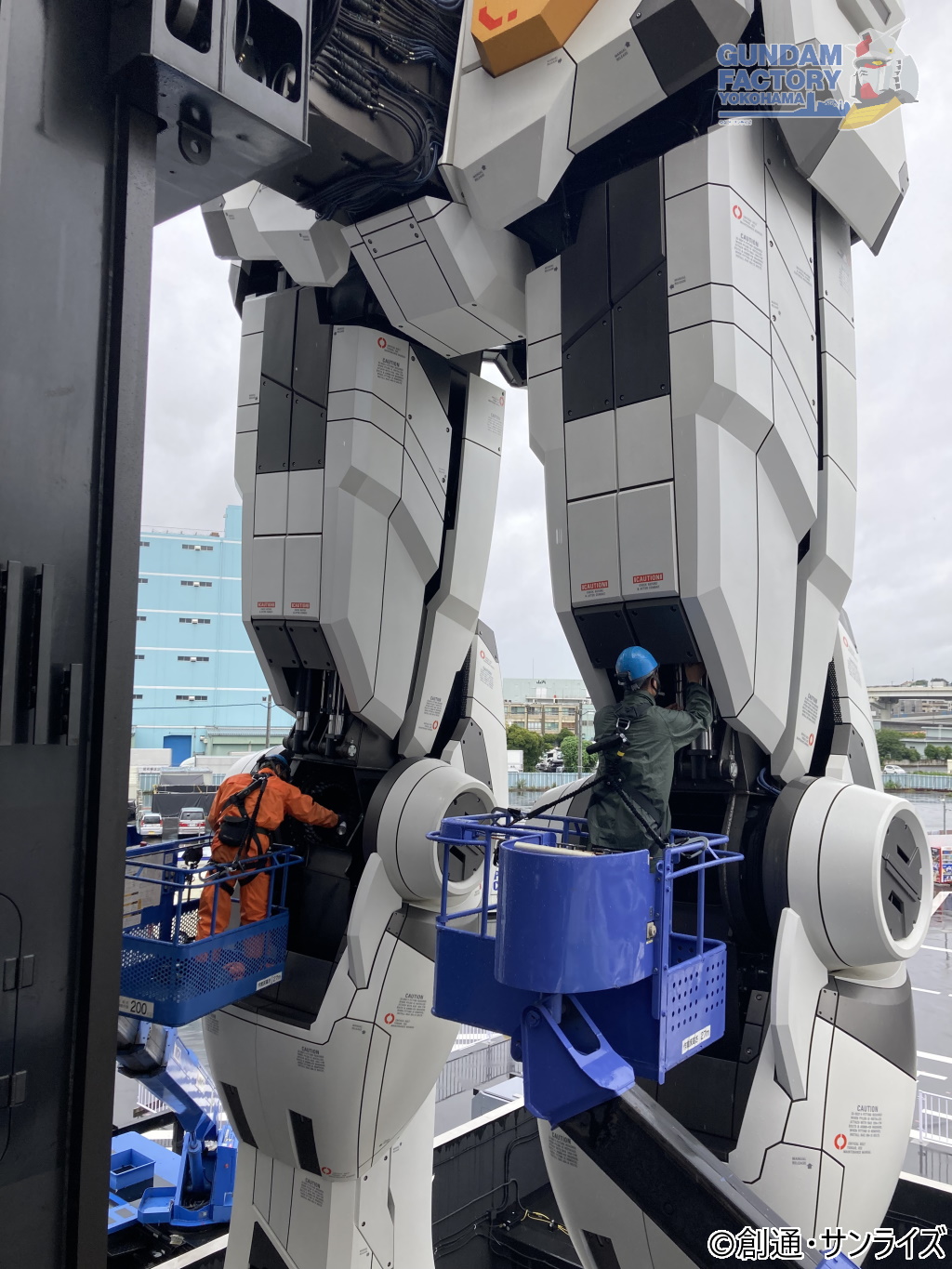 تويتر Gundam Factory Yokohama 公式 على تويتر メンテナンス日報 7月1日 木曜日 天気は雨 本日は 動くガンダム のメカフレーム点検を実施 膝裏はgドックからアクセスが出来ないため 高所作業車を利用して作業します 写真はフレームの溶接状態の確認や