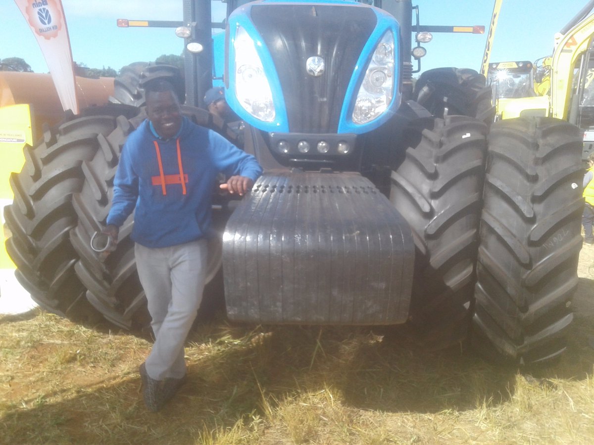 blackarrow's tweet photo. Happy birthday to myself,the happy farmer!🎂🎁🎈 https://t.co/DECQMDLv2S