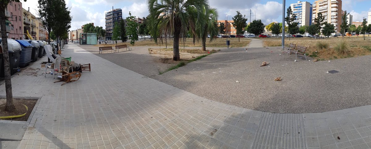infoplanada's tweet photo. Hola @SmatsaSbd @Aj_Sabadell cuando uno llega al #ParcNord y lo ve así lleno de mierda, da pena, al Nord de #Sabadell no tenemos derecho de tener todos los días un parque con los bancos que robaron y limpio... https://t.co/tOYksrXM1b