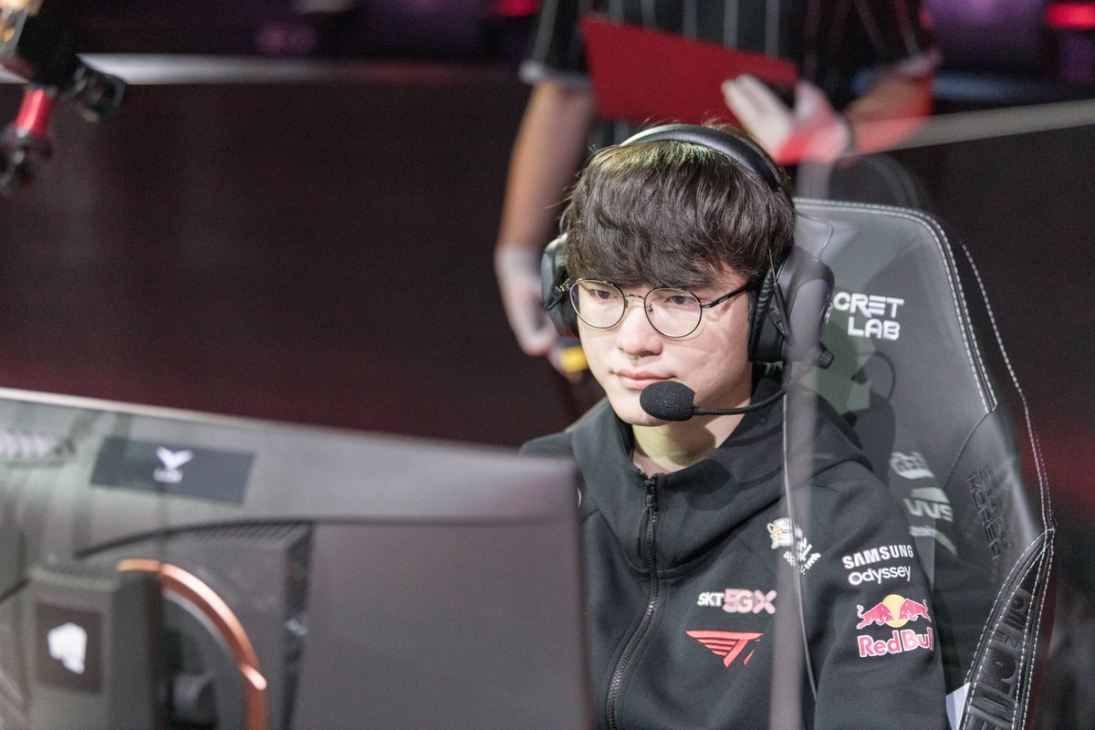 Faker фф. Faker фф. фото faker sonic. Faker надпись. Faker в маске на турнире.