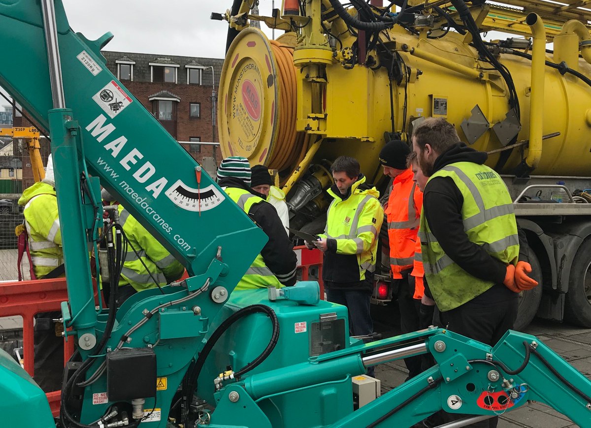 corkcitycouncil's tweet image. 🌊Cork City Council Engineer Tony is very aware of the risks and challenges faced in delivering wastewater services
 
✅During the Grand Parade Pump Station Upgrade project, he held daily briefings with staff &amp;amp; contractors to ensure everyone's safety

#YourCouncilDay @EngIreCork
