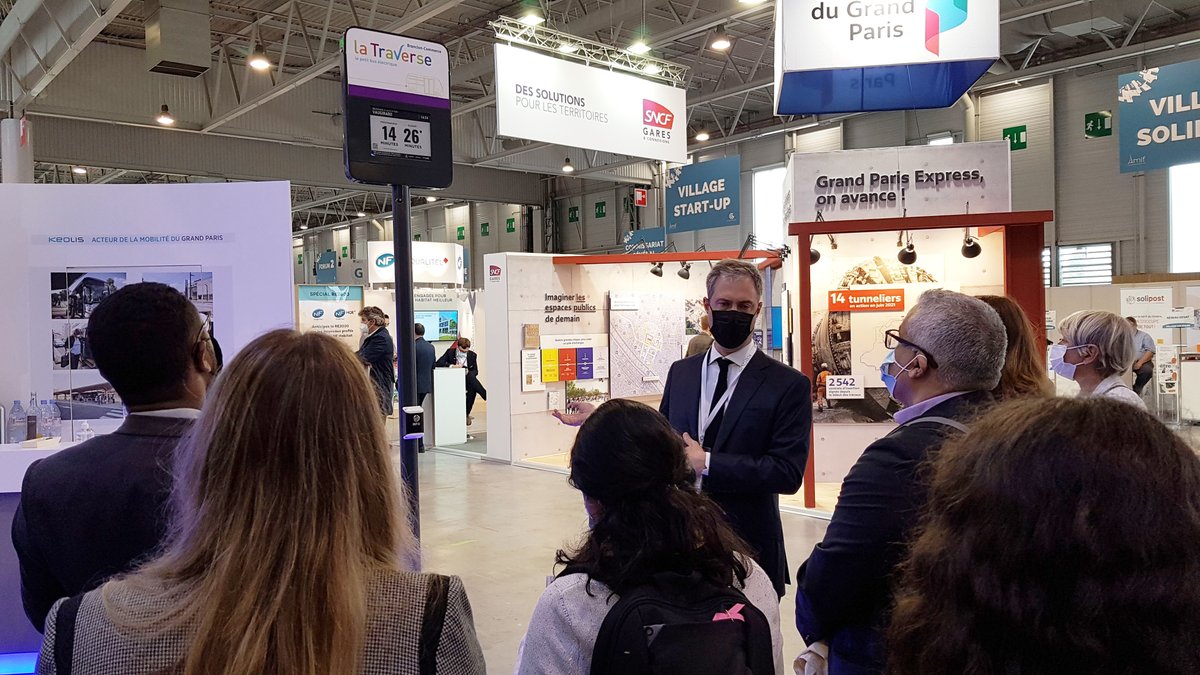 KeolisIDF's tweet photo. QR codes augmentés @navilens, #sûreté dans les #transports, borne d'info voyageur #epaper déployée à #Paris : l'expertise #Keolis présentée aux participants du Parcours #Mobilité du #SalonAMIF aux côtés de @JBHamonic et Amandine Martin. Merci aux participants !
#KeolisAMIF https://t.co/pHqGUkfmWB