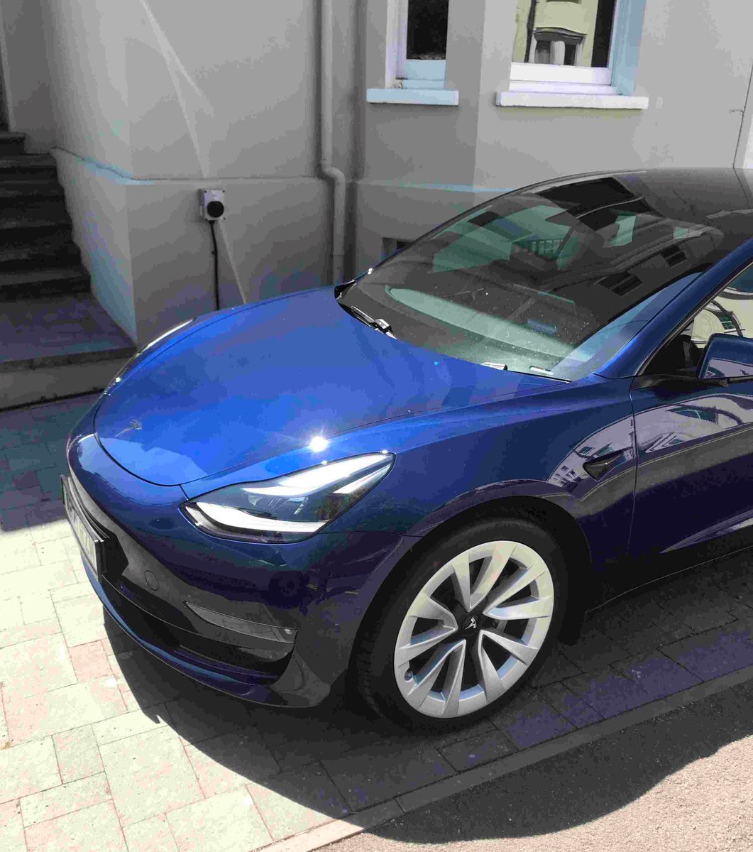 An <a href="/eocharging/">EO Charging</a> Mini Pro 2 looking smart next to this customers EV😍

#proev #EVUK #tesla #teslacharging #EO #EOcharging #EOMiniPro2 #electriccars #carcharging #electricvehiclecharging