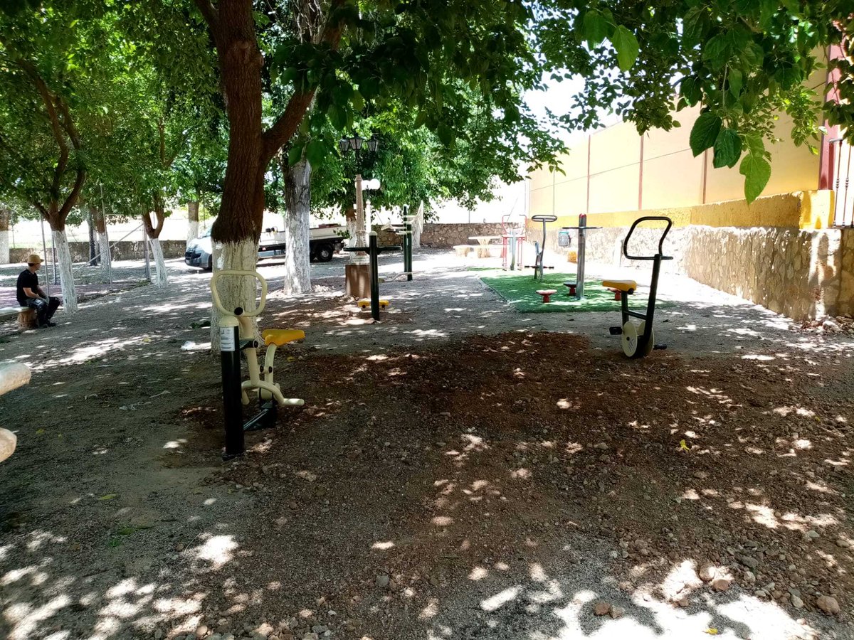 NeoparkCLM's tweet photo. Los vecinos de la localidad de 📍Pinarejo en Cuenca ya pueden disfrutar de su nuevo punto activo✅, situado en una gran localización y dotado de diferentes elementos biosaludables para poder ejercitar cada parte del cuerpo 💪
#NeoparkCLM #biosaludable #fabricanteparques #cuenca https://t.co/v3YpnN6gAs