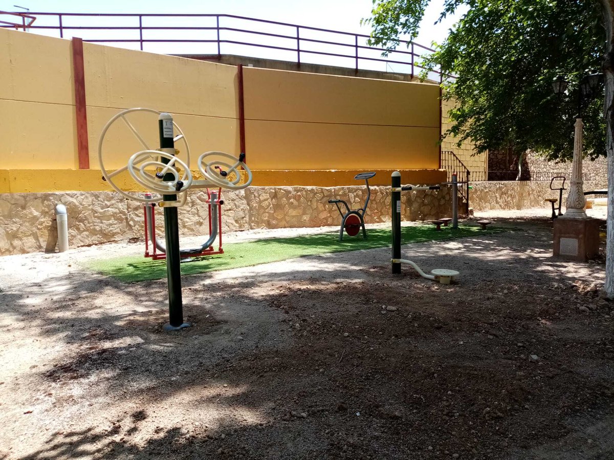 NeoparkCLM's tweet photo. Los vecinos de la localidad de 📍Pinarejo en Cuenca ya pueden disfrutar de su nuevo punto activo✅, situado en una gran localización y dotado de diferentes elementos biosaludables para poder ejercitar cada parte del cuerpo 💪
#NeoparkCLM #biosaludable #fabricanteparques #cuenca https://t.co/v3YpnN6gAs