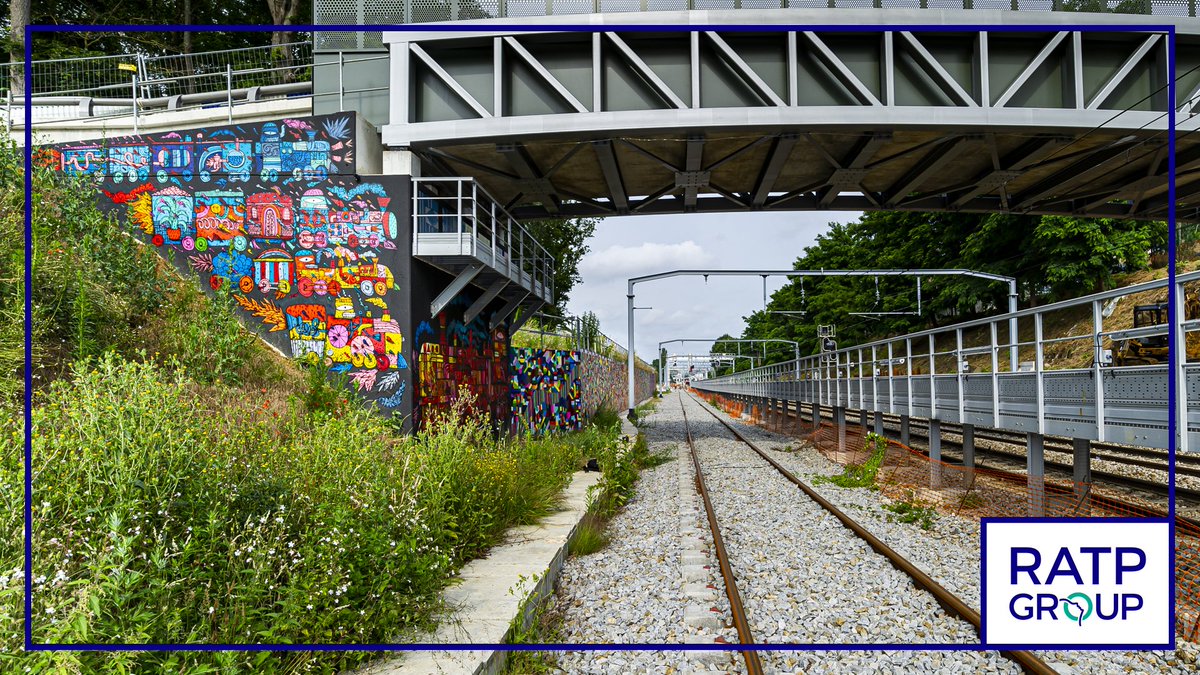 RATPGroupe_IDF's tweet photo. [Inauguration] Dans le cadre des travaux de la ligne du #RERB à Orsay, les élus de Bures-sur-Yvette ont pu découvrir en exclusivité les fresques réalisées par les artistes Popay &amp; Bault que les voyageurs pourront admirer lors de leurs voyages sur la ligne B. #RATPGroup https://t.co/stwKk1sJCw