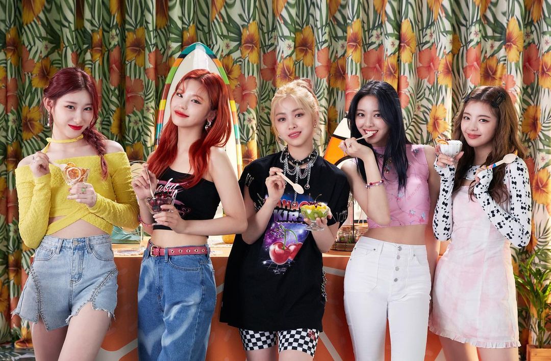 อีกครึ่งชั่วโมงกับลุคสาวสัมเมอร์ของอิทจี ตื่นเต้น น้องๆจะปล่อยความสดใสกันแล้วรีบมามุงกันเร็วจ้า 

SUMMER IS BETTER WITH DAVITZY

#DAVIxITZY_BreakIce
#얼음깨로_여름깨러_다비있지가_왔다