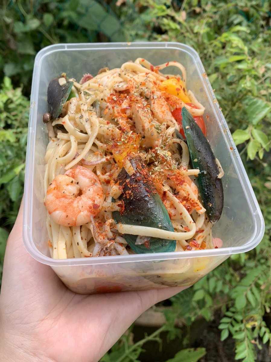 daaaliann's tweet photo. Haii everyone! 
Calling out pasta lover out there 📢📢 Jom cuba our 🦑 Aglio Olio Seafood Pasta 🦐 yang confirm 700% takkan rugi beli! 🤩 MURAH AND SEDAP ‼️
Yg nak kunyah kunyah time layan netflix, kita ada jual Cookies &amp; Chocojar ! 🍪🍫

Visit us here !  https://t.co/5KzrDKcKvi https://t.co/Qk6i76Oyk9