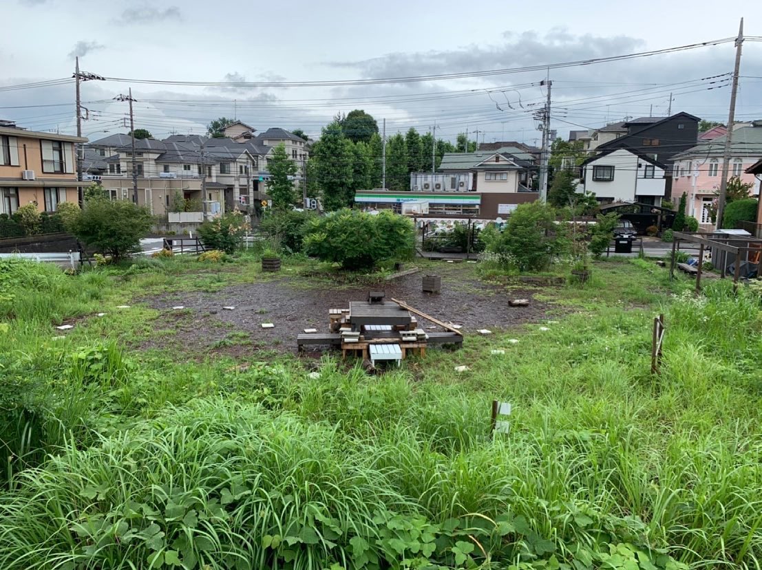 kanadokoro's tweet photo. 【今日のカナドコロ】
こんにちは😃
今日はカナドコロに七夕の笹を設置しました🎋
短冊や飾りも用意してます！
7/8までの設置です！
雨が続きますが、みなさん願い事を書きにぜひカナドコロに遊びに来てください😊
#カナドコロ #新百合ヶ丘 #金程 #広場 #endolab #七夕 https://t.co/3v4DMJp9fo
