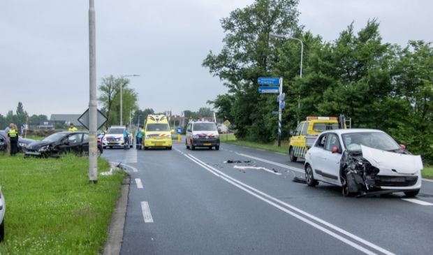 Twee auto's met elkaar in botsing - ..