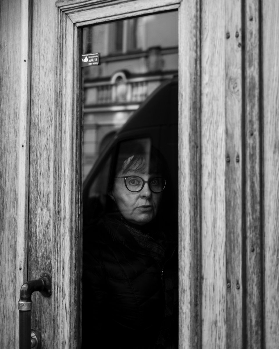I love eye-contact moments in my street photography

#streetphotography #streetphoto #streets #eyes  #helsinki #valokuva https://t.co/u0xU5fHjNT