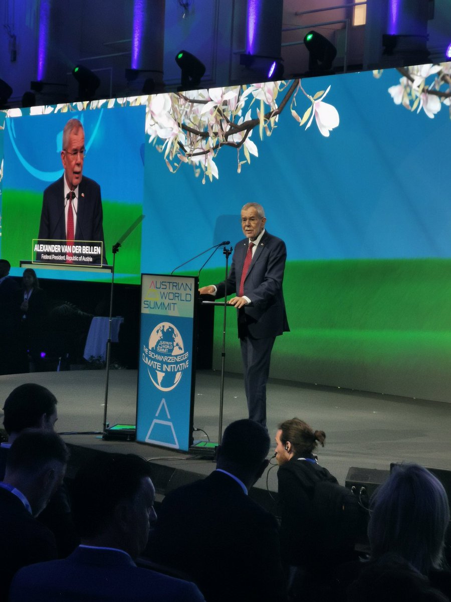 "Wir haben viele Fehler gemacht. Dieser Verantwortung müssen wir uns stellen. Die gute Nachricht: Wir können aus diesen Fehlern lernen! Wir werden uns weiterentwickeln und die #Klimakrise lösen!" - <a href="/vanderbellen/">Alexander Van der Bellen</a> #ClimateAction #ClimateAWS #AWS2021