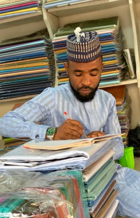 YALHAQ_'s tweet photo. Don Allah a dunga yi ana siyan Kaya mana, hula kuma ga @Wanzaaam, takalma kuma ga @el_uthmaan https://t.co/KUX01eFjLR