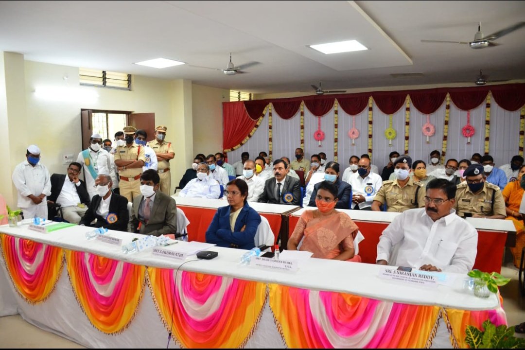 నేడు - వనపర్తి జిల్లాకు మంజూరైన రెండు నూతన కోర్టులను ఆన్లైన్ డిజిటల్ ద్వారా ప్రారంభించి,వీడియో కాన్ఫరెన్స్ లో మాట్లాడిన రాష్ట్ర హైకోర్ట్ ప్రధాన న్యాయమూర్తి హిమా కొహ్లి గారు,హైకోర్టు జస్టిస్ అభిషేక్ రెడ్డి గారు,ఈ కార్యక్రమానికి హాజరైన డిస్ట్రిక్ట్ జడ్జి శ్రీమతి ఎస్.ప్రేమవతి గారు,