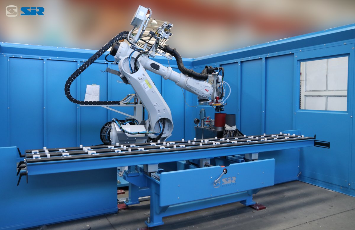 Application of liquid gaskets with robotic "foaming" process: the new automation system is in the mechanical assembly stage at SIR Robotics plant today!