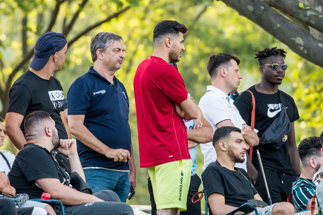 LaMontagne_TDS's tweet photo. Football : le Clermont Foot premier supporter de la CAN Clermont #football #CANClermont #ClermontFoot
https://t.co/WzjhmhHvTt https://t.co/GFiWA32raF