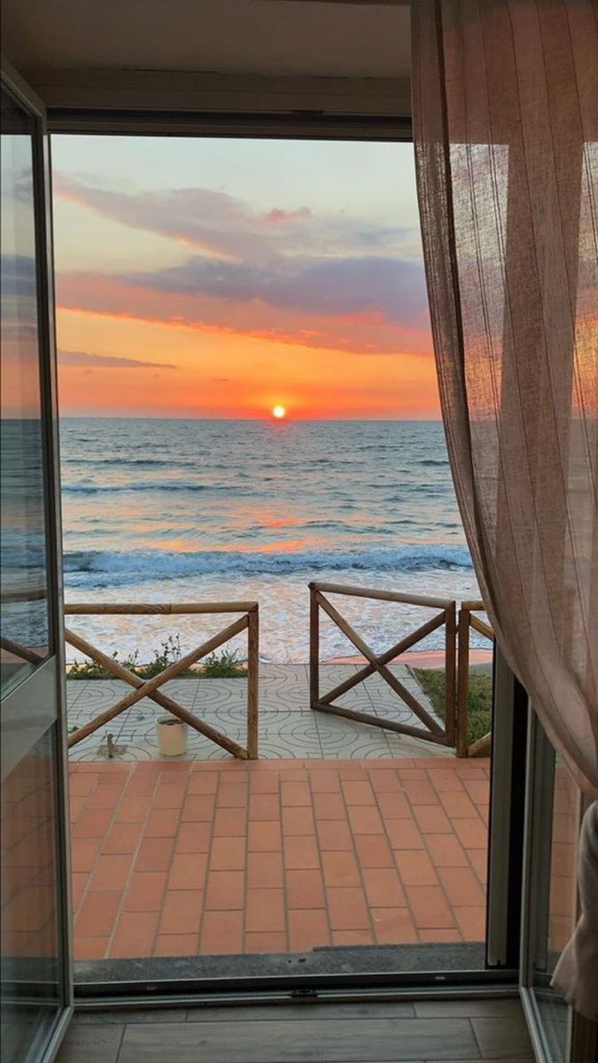AidelZack's tweet photo. Travailler dure pour avoir une maison au bord de plage https://t.co/HblMvwazHn