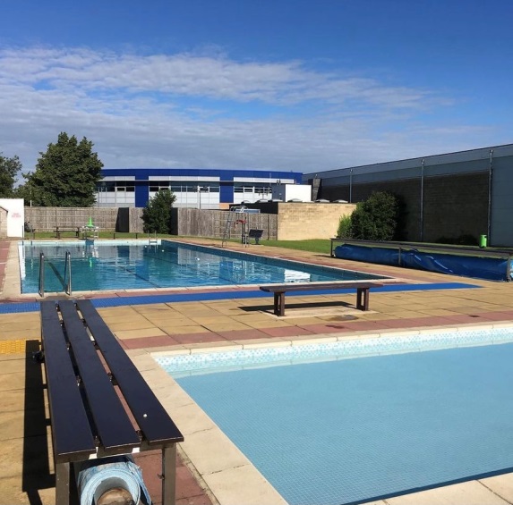 We are thrilled to be opening Woodstock outdoor pool from Thursday 22nd July - Wednesday 1st September! Sessions will need to be pre-booked online or using the Better UK App. fal.cn/3gtrC
