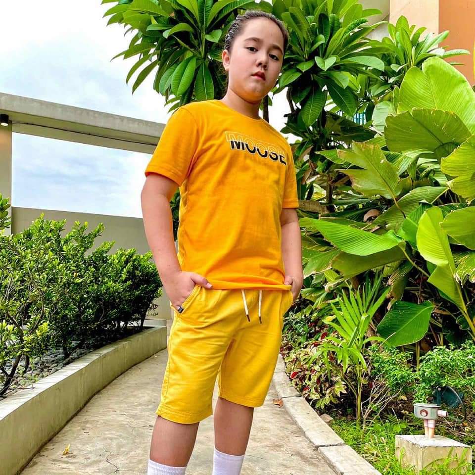 Iamnhikzycalma's tweet image. Yellow attracts happiness daw kaya let's wear yellow sa first day of July! 🌕🐝

Moose Gear @iamnhikzynatics
#MooseGear #TeamYeY
#NhikzyCalma