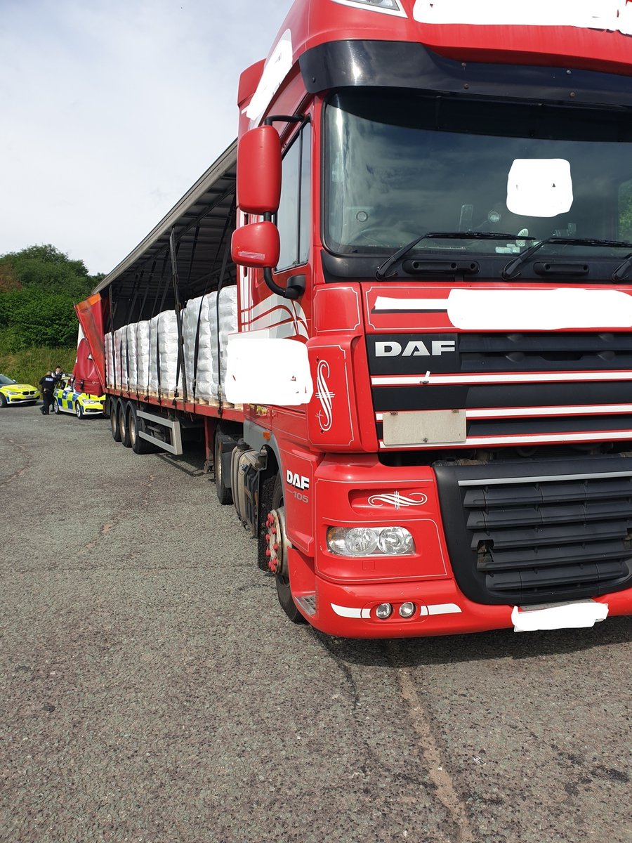 NWmwaypolice's tweet image. #Tx29 has taken the vehicle into Eccles to speak to the driver #InsecureLoad 

Load secured correctly with the straps provided and driver sent on their way  
Traffic Offence Report Issued